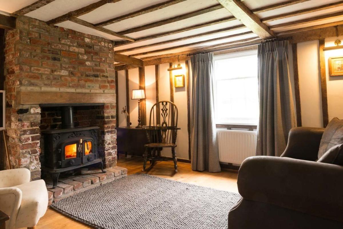 Navigation Cottage On The Historic Sea Lock Overlooking The Nature Reserve Maldon Exterior photo