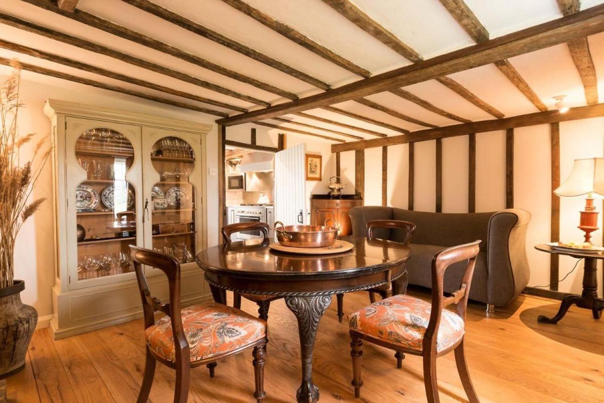 Navigation Cottage On The Historic Sea Lock Overlooking The Nature Reserve Maldon Exterior photo
