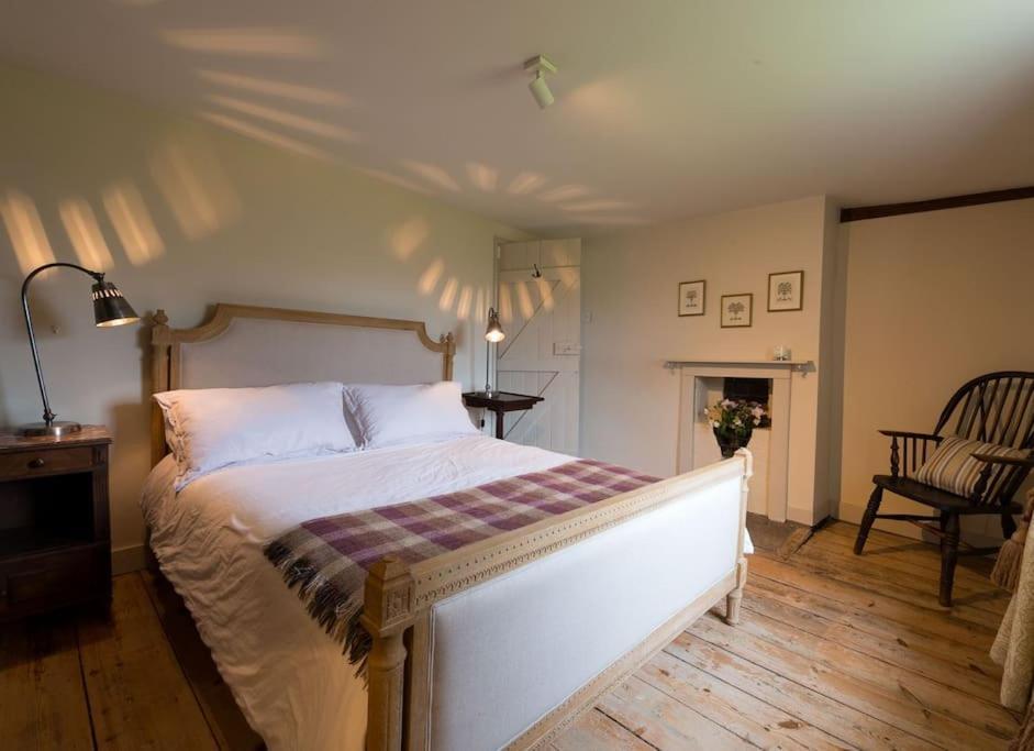 Navigation Cottage On The Historic Sea Lock Overlooking The Nature Reserve Maldon Exterior photo