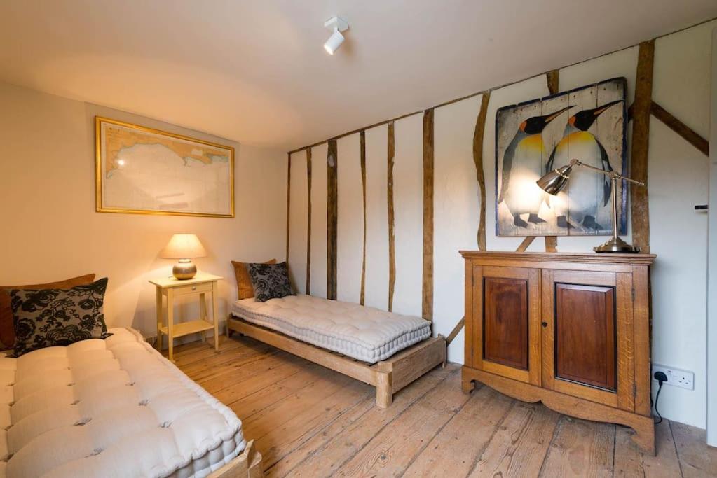 Navigation Cottage On The Historic Sea Lock Overlooking The Nature Reserve Maldon Exterior photo